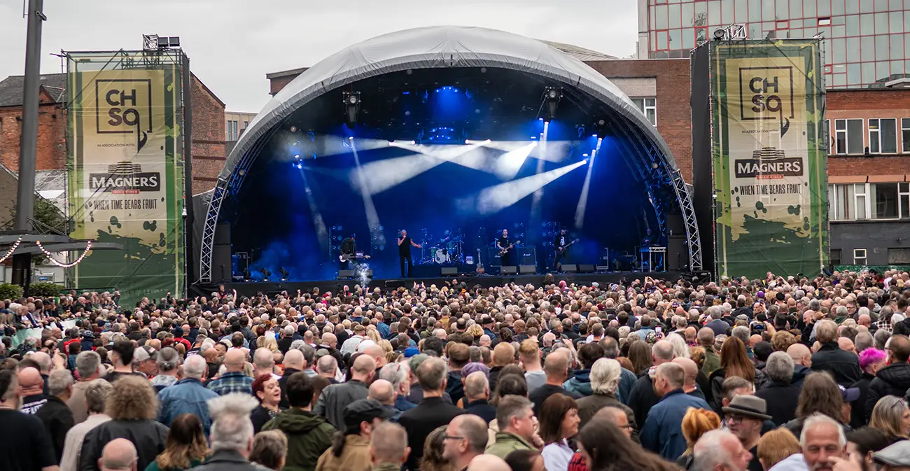 IN FOCUS// THE SKIDS at Custom House Square, Belfast © Bernie McAllister