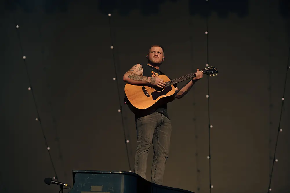 LIVE REVIEW: Zach Bryan Ignites Hyde Park: A Night of Heartfelt Anthems and Raw Connection