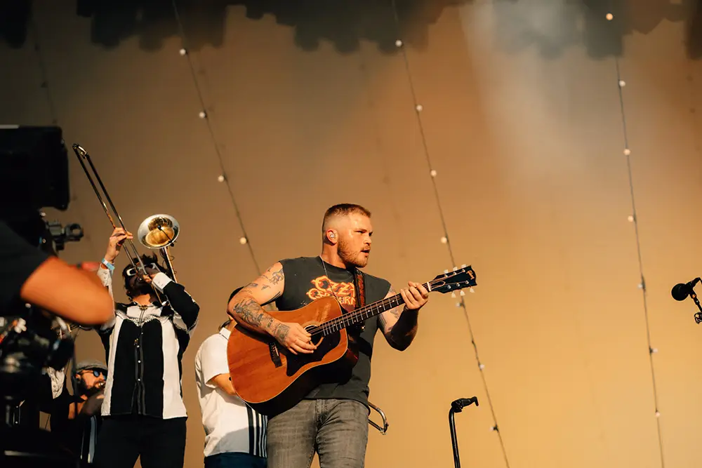 LIVE REVIEW: Zach Bryan Ignites Hyde Park: A Night of Heartfelt Anthems and Raw Connection